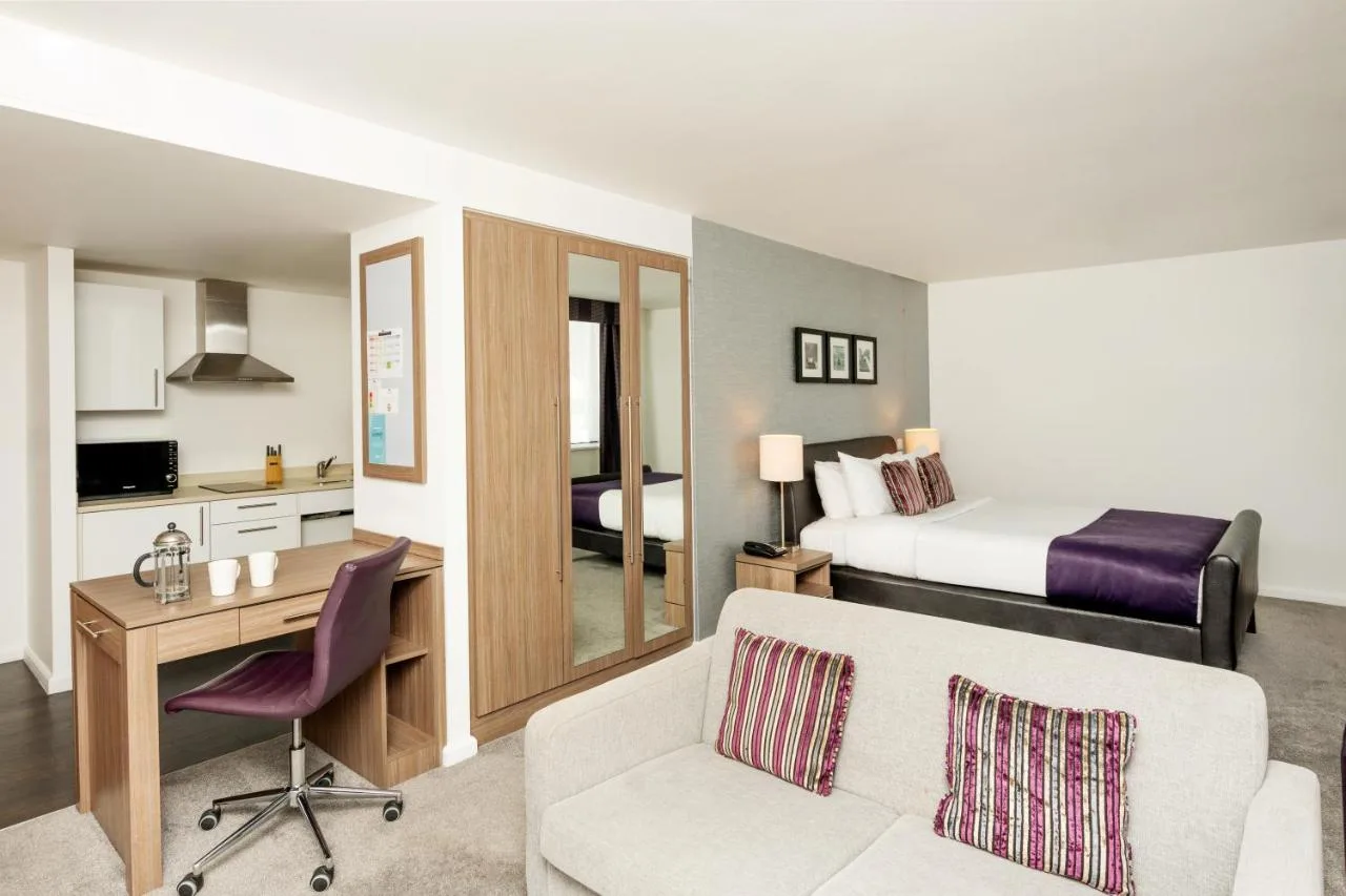 Studio King Suite - Accessible