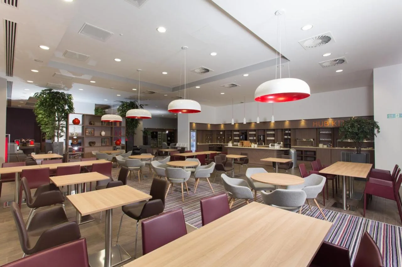 Restaurant seating area at Staybridge Suites Birmingham on Martineau Place